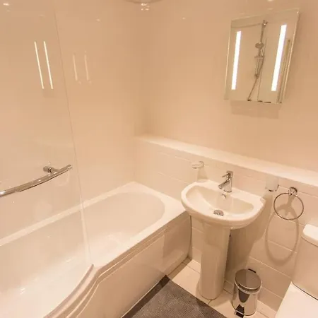 The Kensington Apartment, Free Carpark, Ideal Location For Exploring Oxford City & Nearby Places, Easy Access To Ring Road Mini Plant, Universities & Oxford Science Parks Exterior foto
