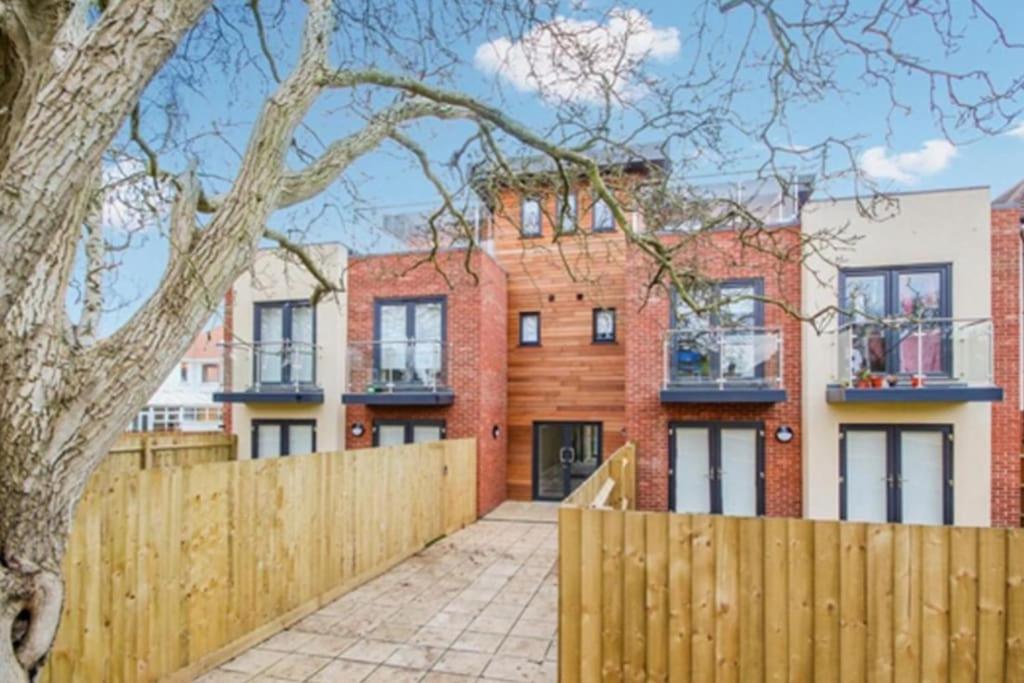 Apartment The Kensington Apartment, Free Carpark, Ideal Location For Exploring & Nearby Places, Easy Access To Ring Road Mini Plant, Universities & Science Parks Oxford