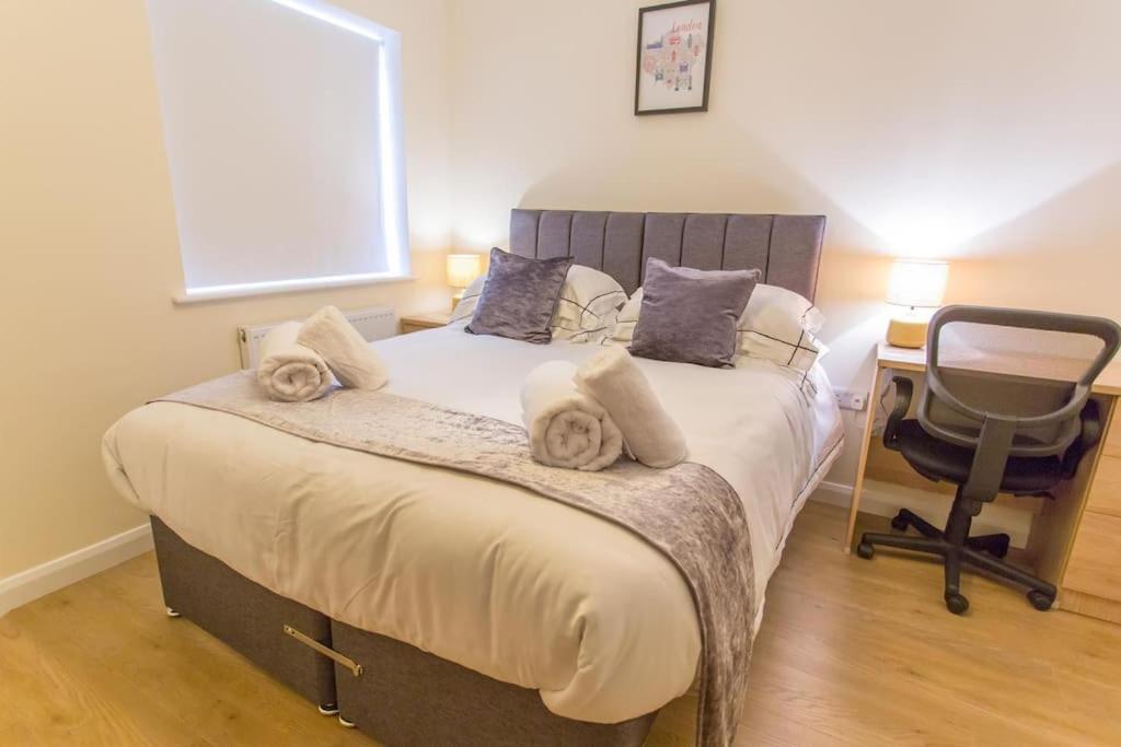 The Kensington Apartment, Free Carpark, Ideal Location For Exploring & Nearby Places, Easy Access To Ring Road Mini Plant, Universities & Science Parks Apartment *
