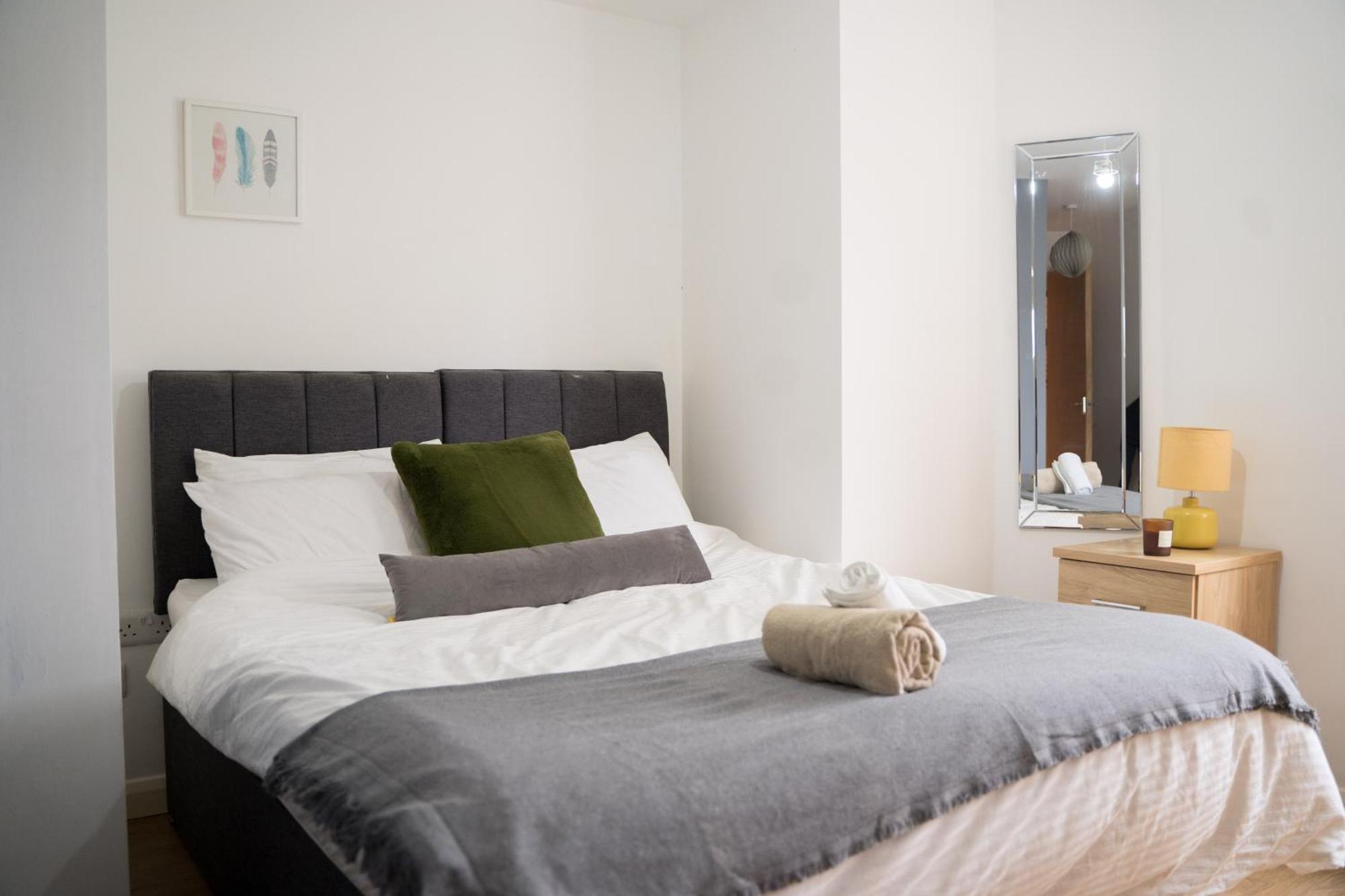 The Kensington Apartment, Free Carpark, Ideal Location For Exploring & Nearby Places, Easy Access To Ring Road Mini Plant, Universities & Science Parks Apartment