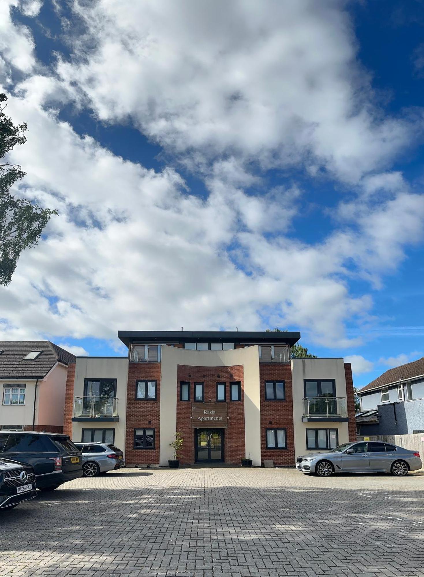 Apartment The Kensington Apartment, Free Carpark, Ideal Location For Exploring & Nearby Places, Easy Access To Ring Road Mini Plant, Universities & Science Parks *