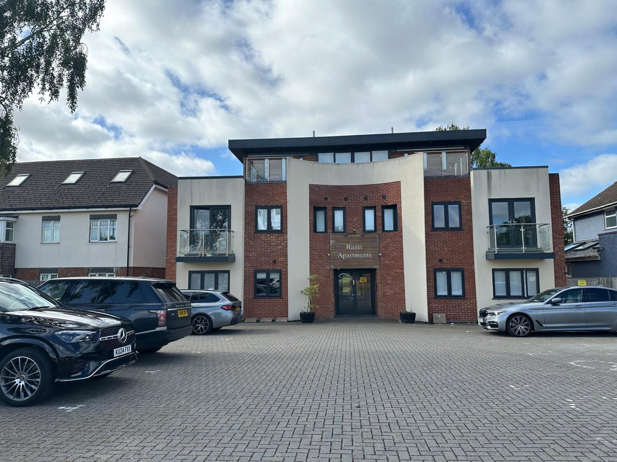 The Kensington Apartment, Free Carpark, Ideal Location For Exploring & Nearby Places, Easy Access To Ring Road Mini Plant, Universities & Science Parks Apartment *