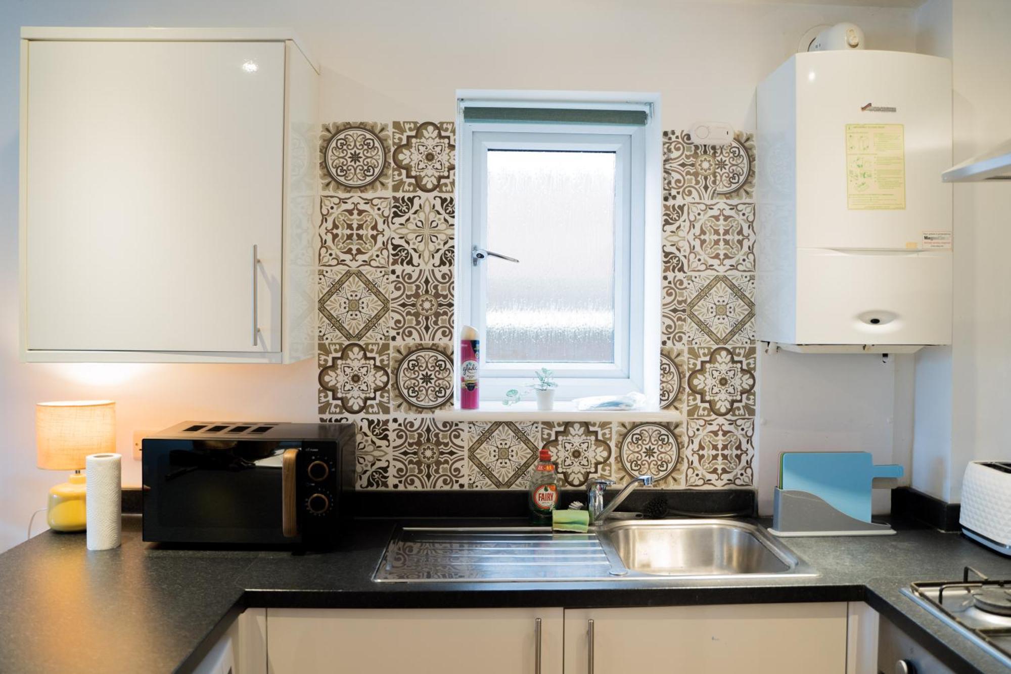 Apartment The Kensington Apartment, Free Carpark, Ideal Location For Exploring & Nearby Places, Easy Access To Ring Road Mini Plant, Universities & Science Parks *